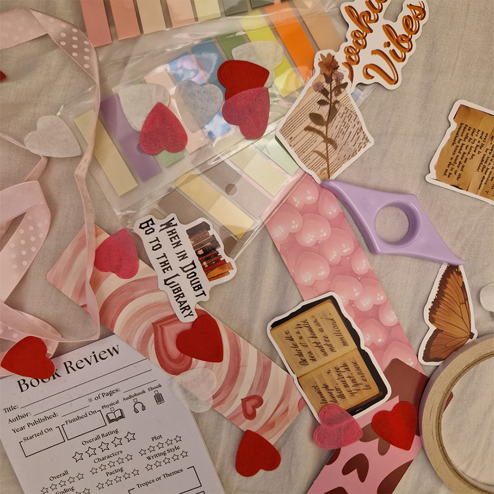 boek accessoires op tafel
