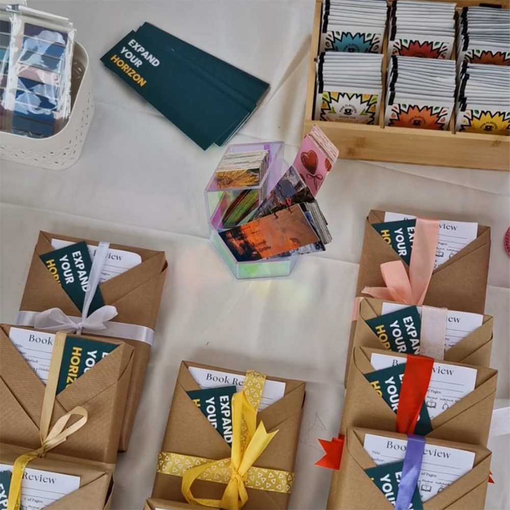 boekenmarkt kraam met blind date boeken