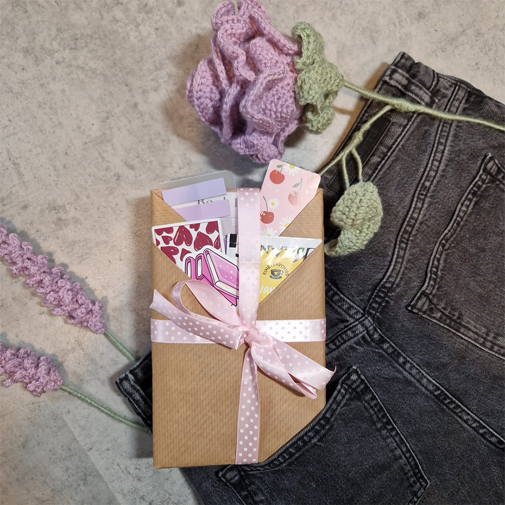 blind date boek op zwarte broek